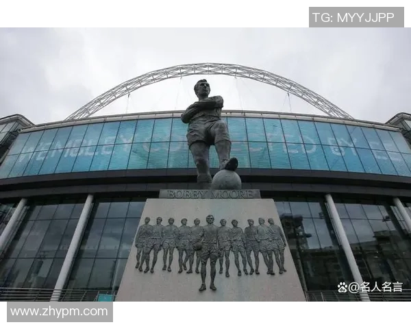 足球明星雕像背后的故事与传奇瞬间揭秘